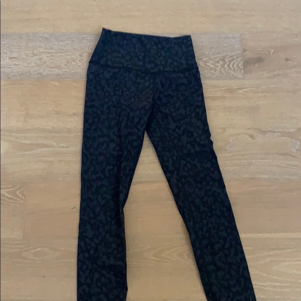 Perfect condition Lululemon wonder under camo